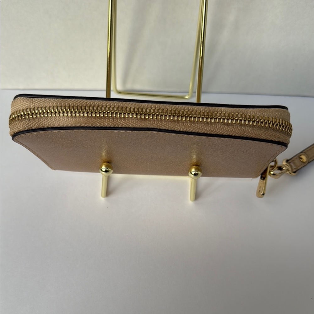 Michael Kors gold phone case and wallet - Picture 7 of 11